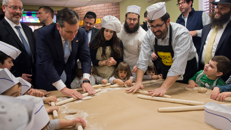 Cruz rolls matzah with some Jewish Americans.